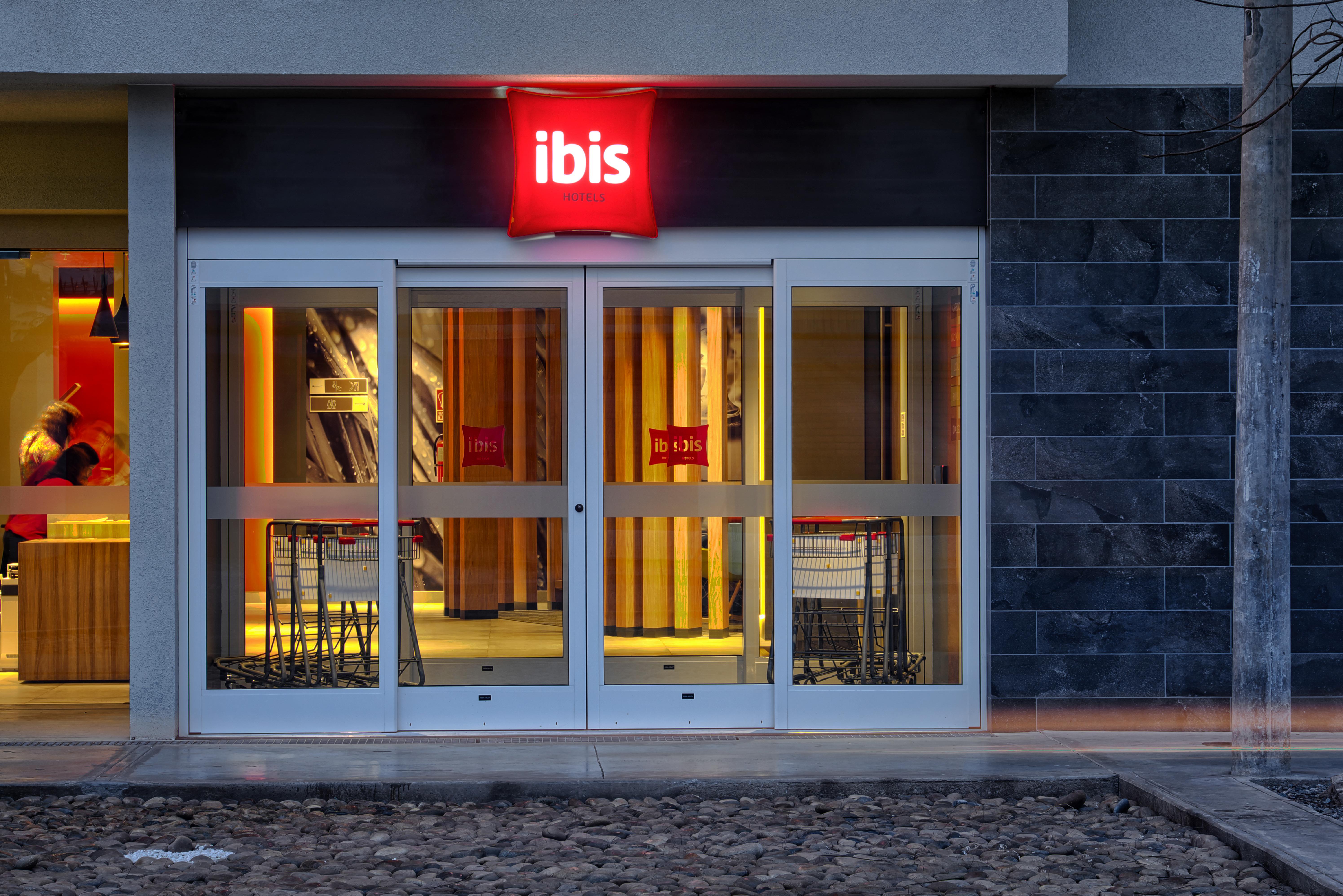 Ibis Trujillo Hotel Exterior photo